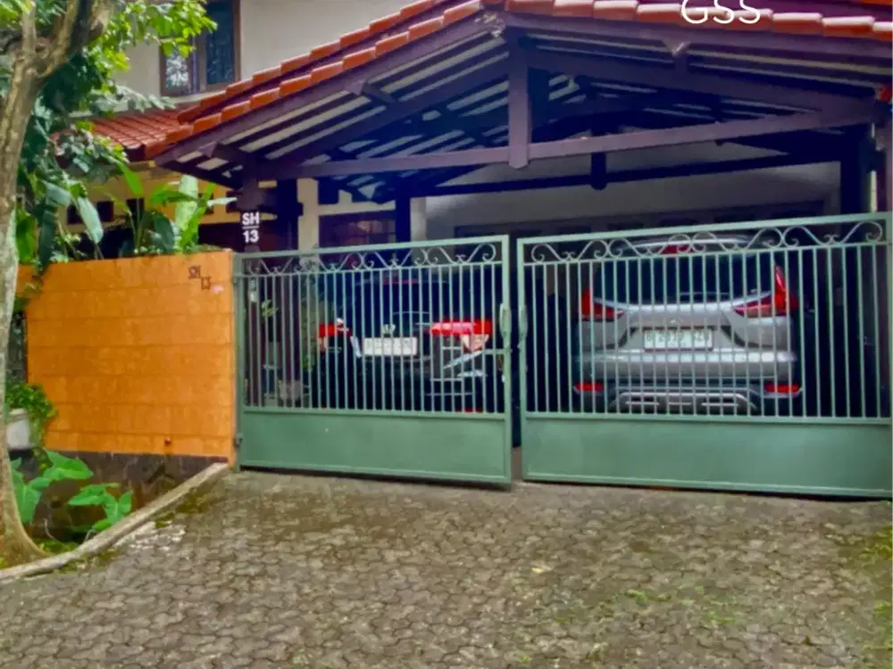 RUMAH DIJUAL! Rumah Desain Classic di Lokasi yang Premium dan Tenang