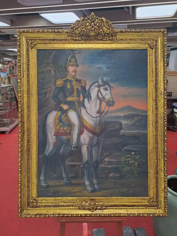 SEORANG PERIA PERWIRA MENUNGGANG KUDA