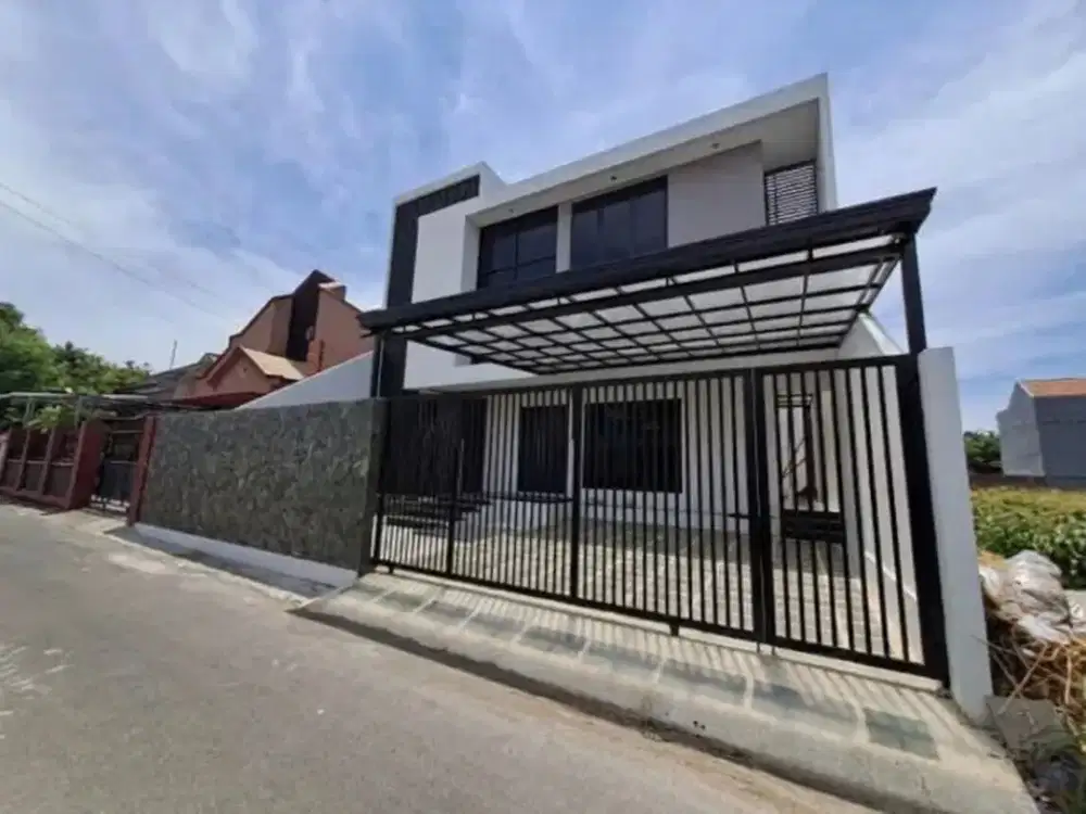 RUMAH MEWAH 4+1 KT DI KATANG KEDIRI, DEKAT PUSAT KULINER