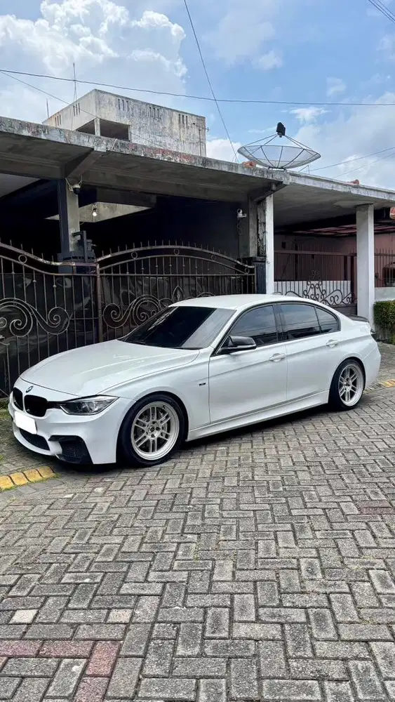 BMW F30 320i sport 2013