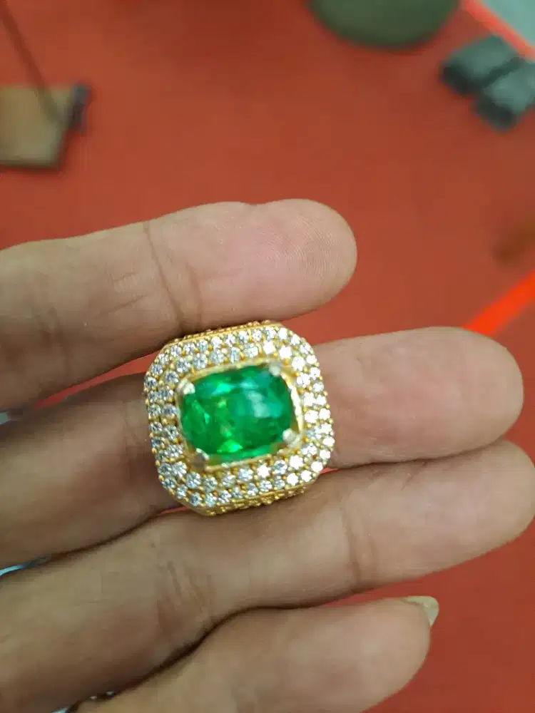 Cincin batu jambrut