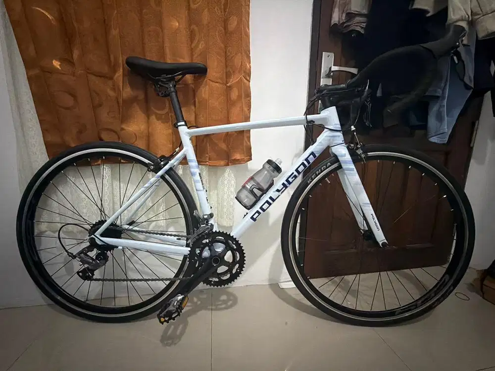 Road Bike Polygon Stratos S2