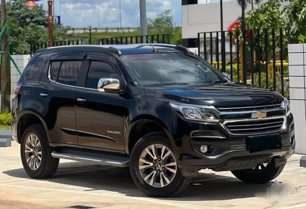 Trailblazer LTZ A/T 2017 Hitam Solar Diesel