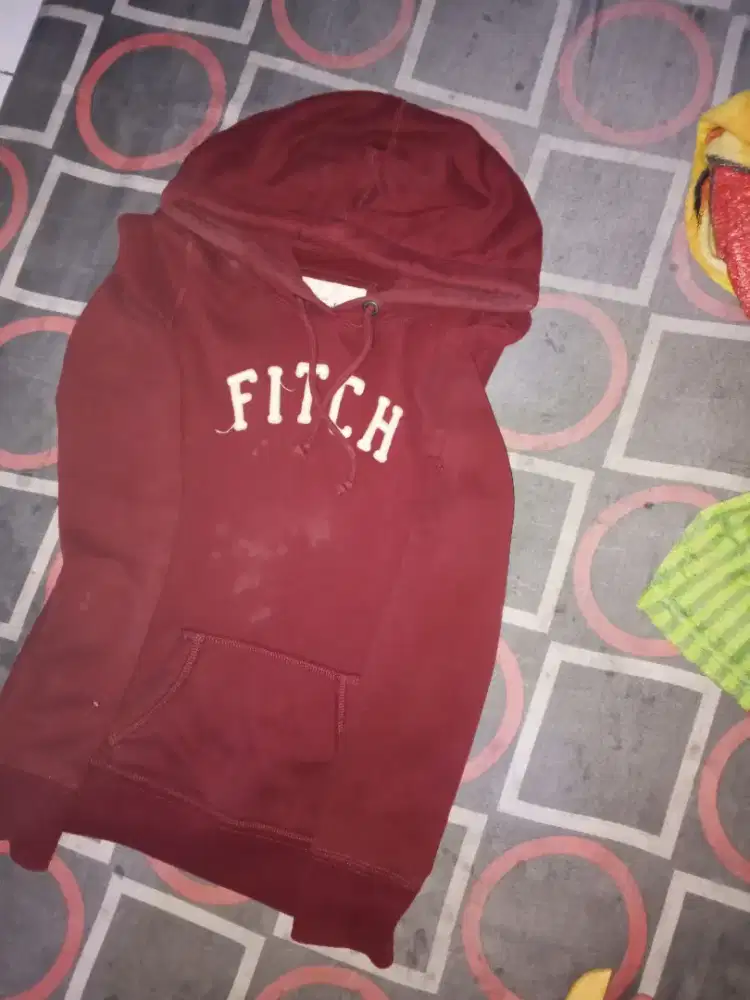 Saya menjual barang bekas pakean saya sendiri