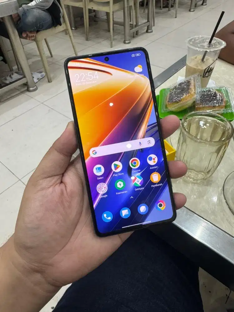 poco F4 GT 12/256 snapdragon 8 gen 1