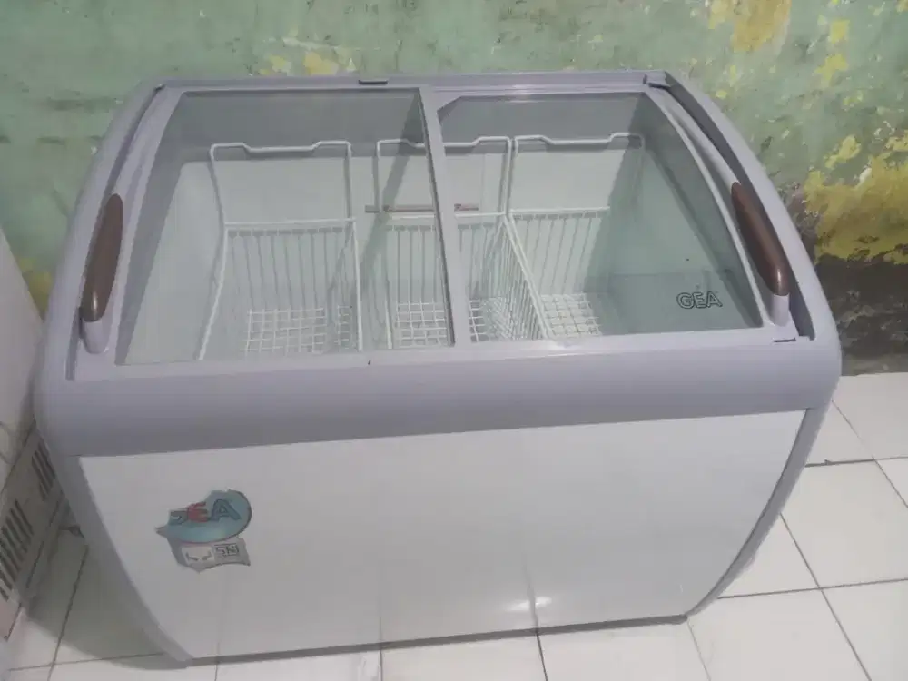 Jual bu freezer box sleding kaca kapasitas 260 liter merk GEA