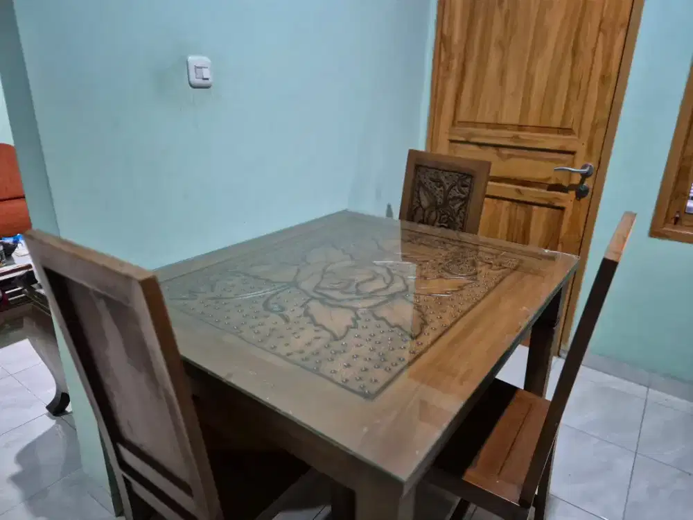 Meja makan, 4 kursi