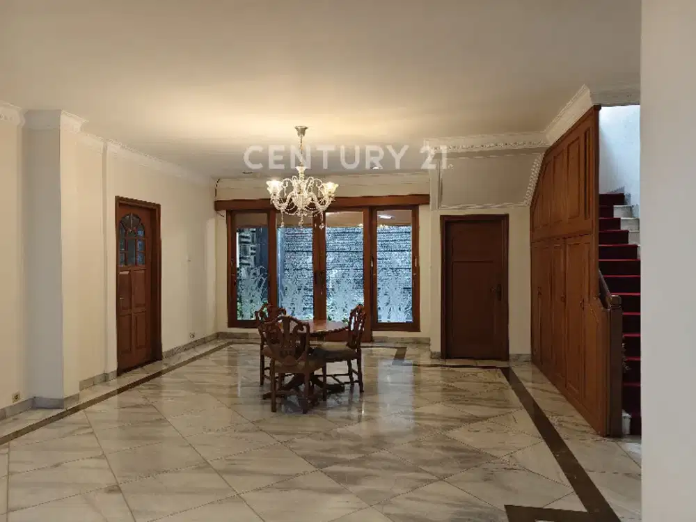 Rumah Elegan Kokoh Di Wilayah Menteng Inti