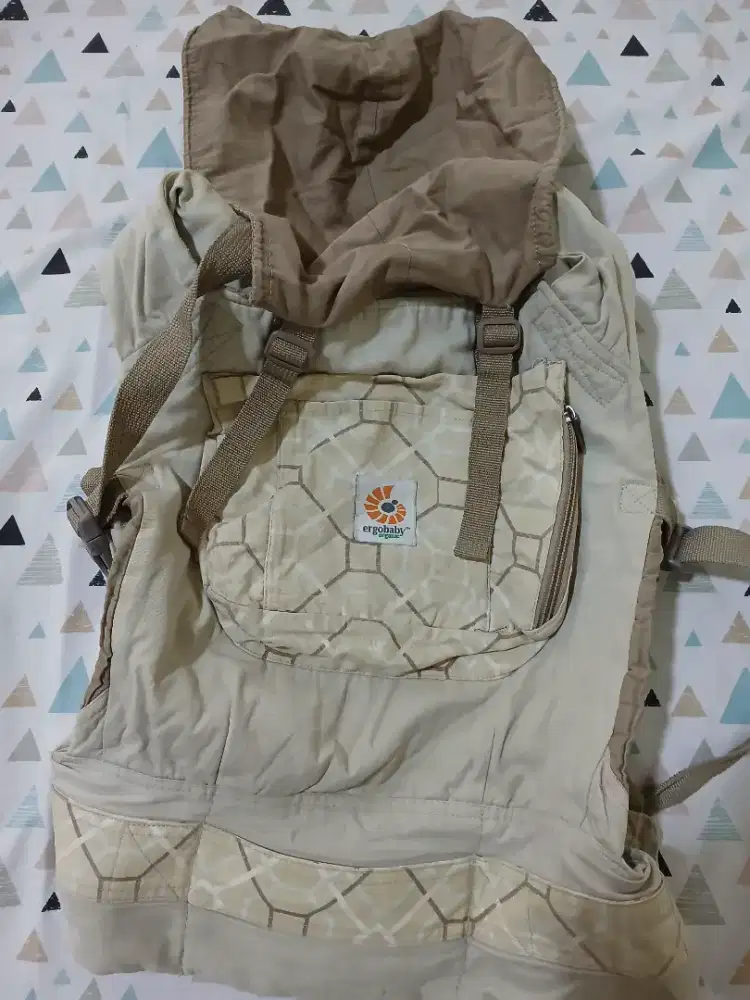 Gendongan bayi merk Ergo baby