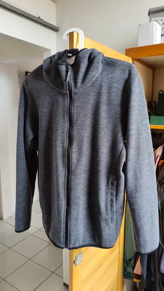 Jaket Hitam Uniqlo Asli