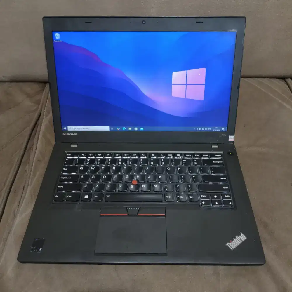 Laptop Lenovo Thinkpad Core i5, Ram 8 GB, SSD 128 GB, Dual Baterai
