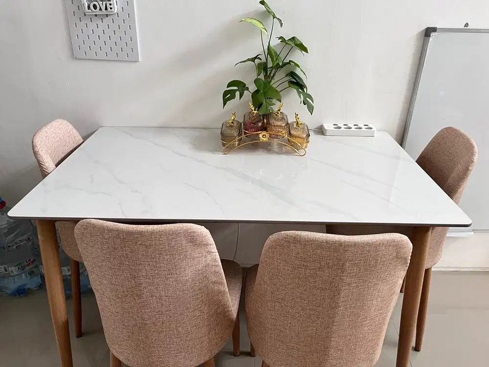 Set meja makan 4 kursi kokoh