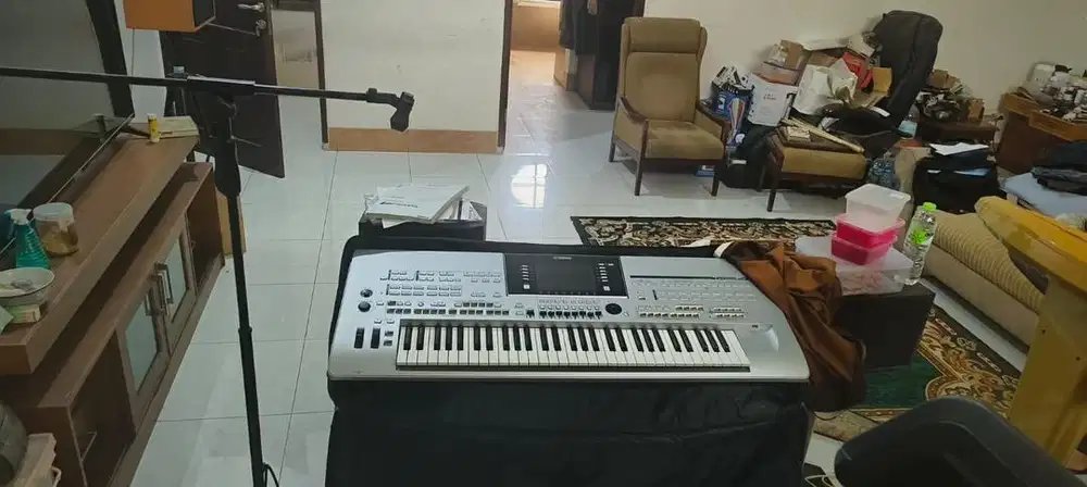 Yamaha Tyros 4 Keyboard Workstation