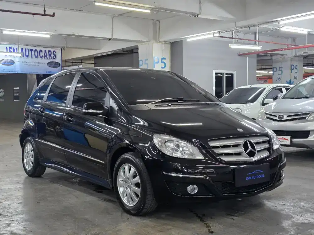 MERCEDES BENZ B180 AT 1.8 2011 HITAM