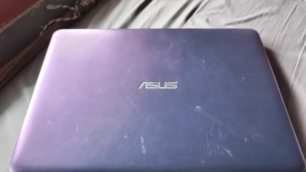 Laptop asus matot
