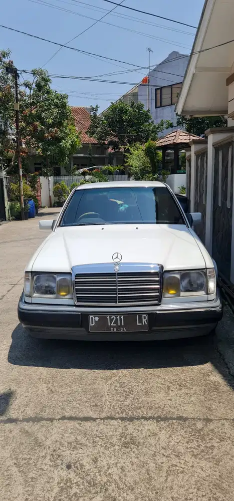Mercedes-Benz E230 1992 Bensin