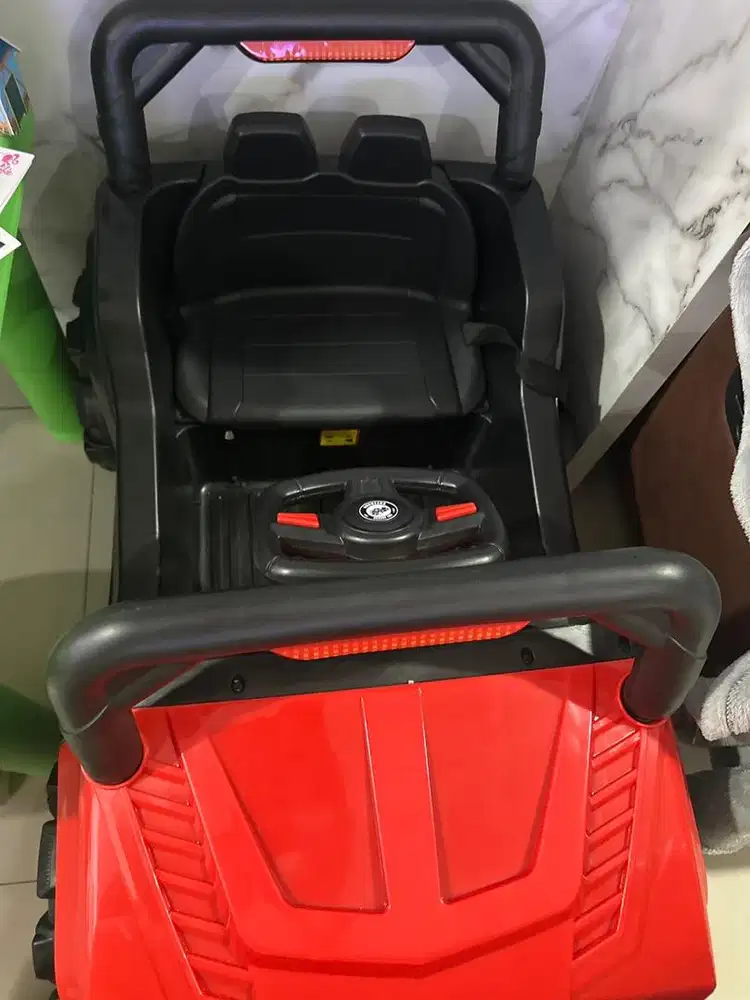 Mobil listrik mainan anak ada remote nya