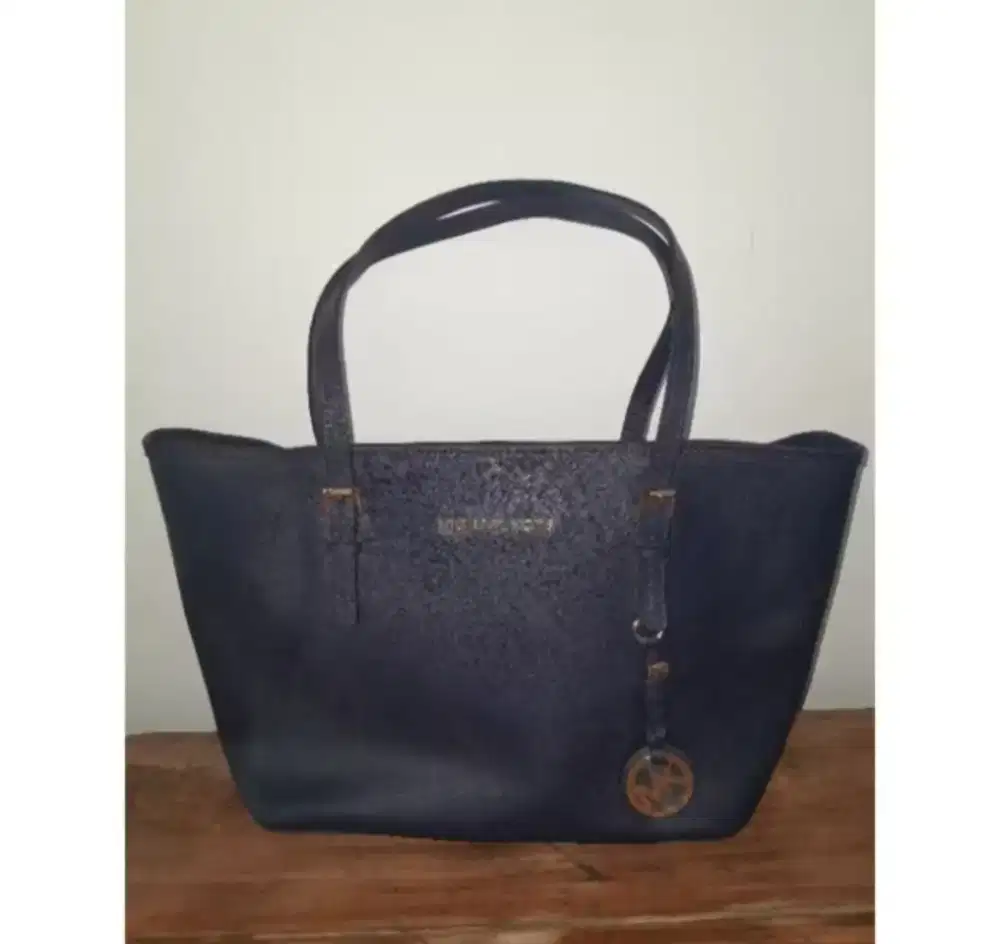Tas Totebag Wanita Michael Kors Warna Navy