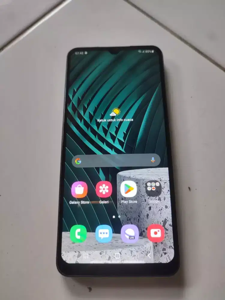 Dijual samsung A02 ram 3/32, hp dan charger