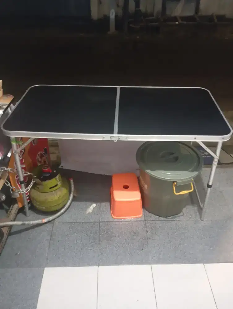 Meja lipat serba guna