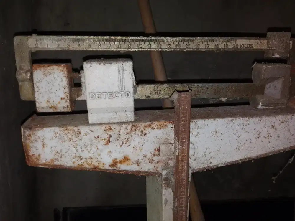 Timbangan badan serta ukuran tinggi