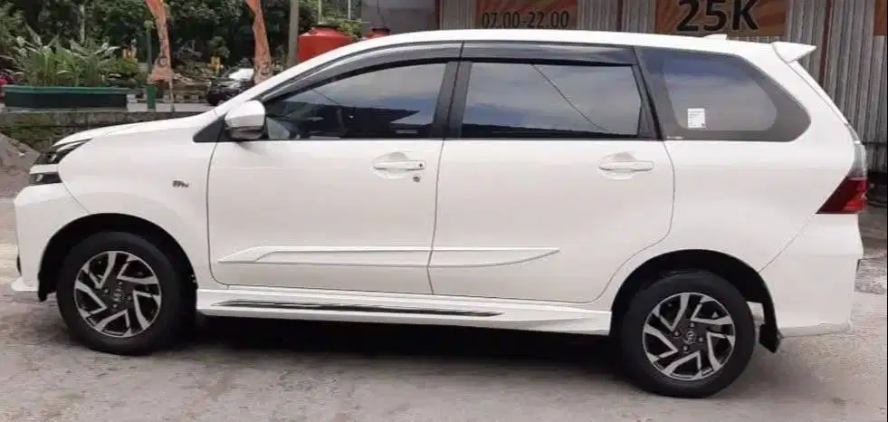 DIJUAL MOBIL AVANSA VELOZ