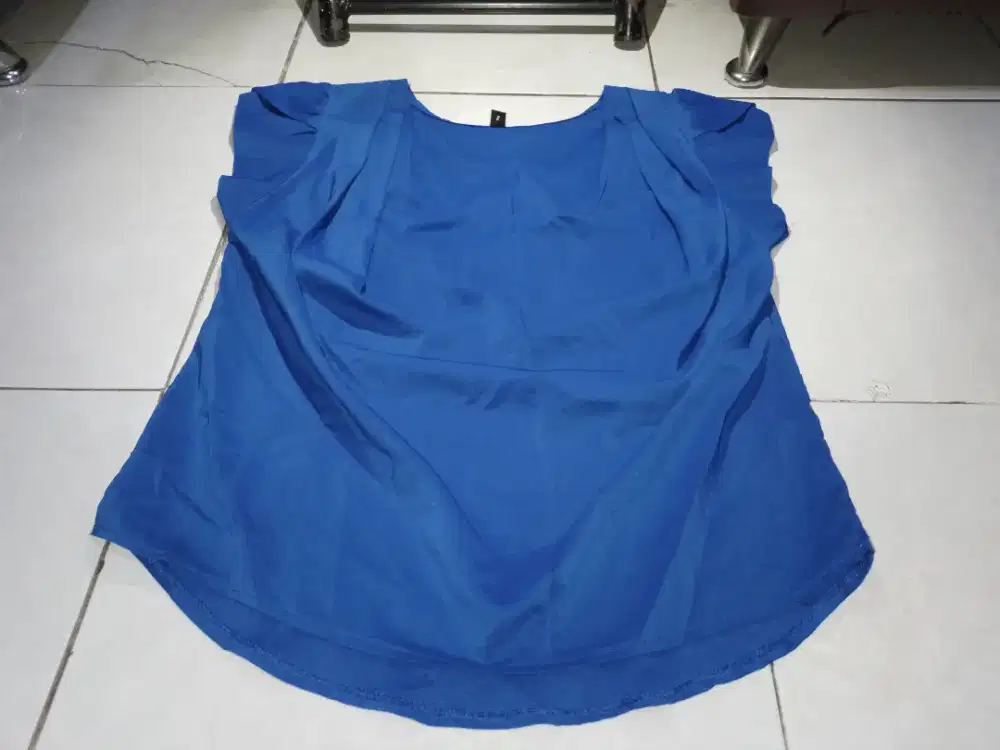 Baju atasan cewek, ada 2pcs model merk i pain, size L45cm P65cm, nego