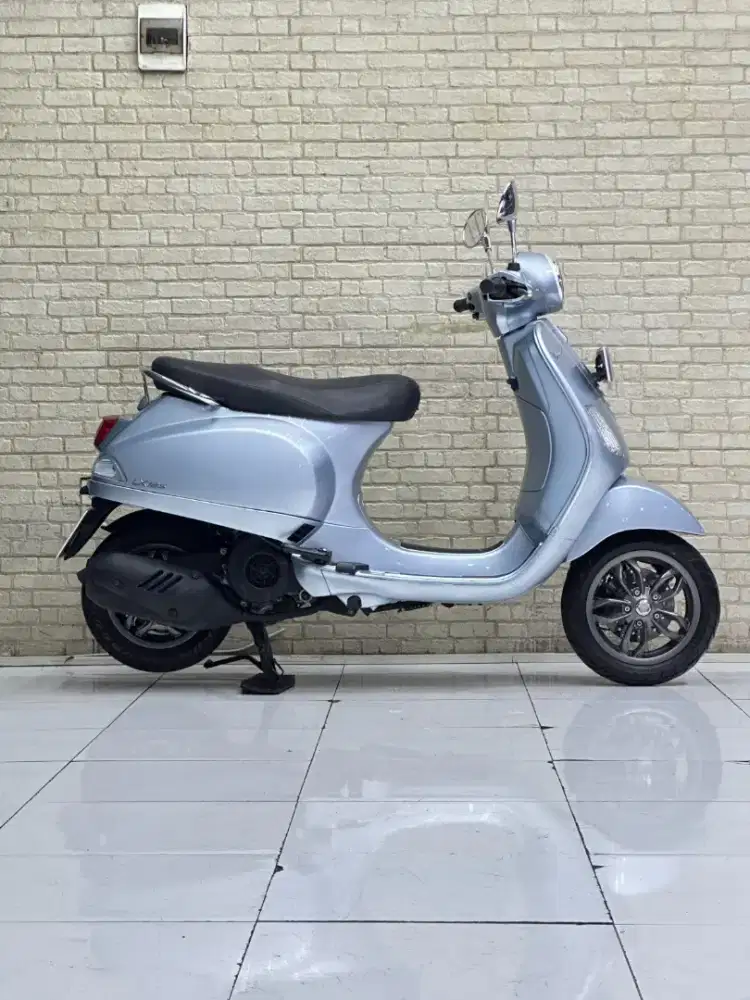 TERMURAH‼️Vespa LX 125 2023 Facelift Silver Favorit - Dava Mustika
