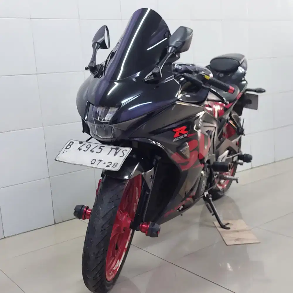 Suzuki gsx 150r 2018 dp kredit 4.5jt