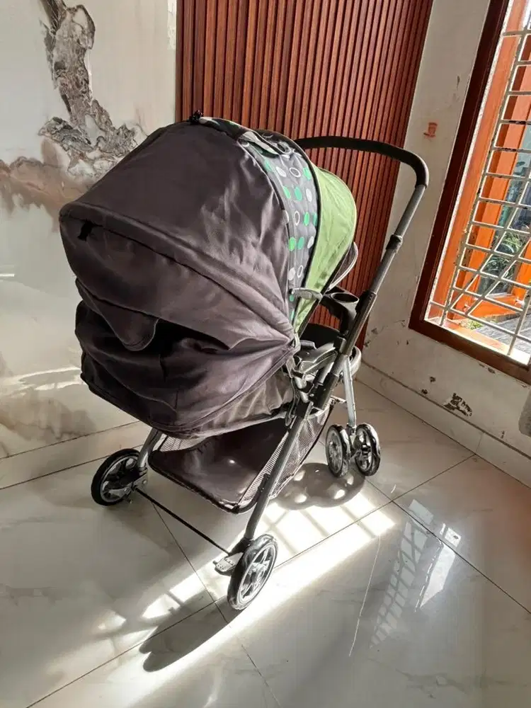 Stroller bayi kondisi baik