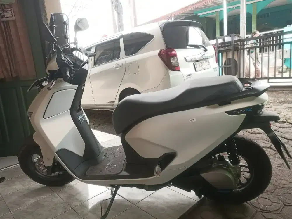 Honda cuv e roadsinc putih mulus 2025