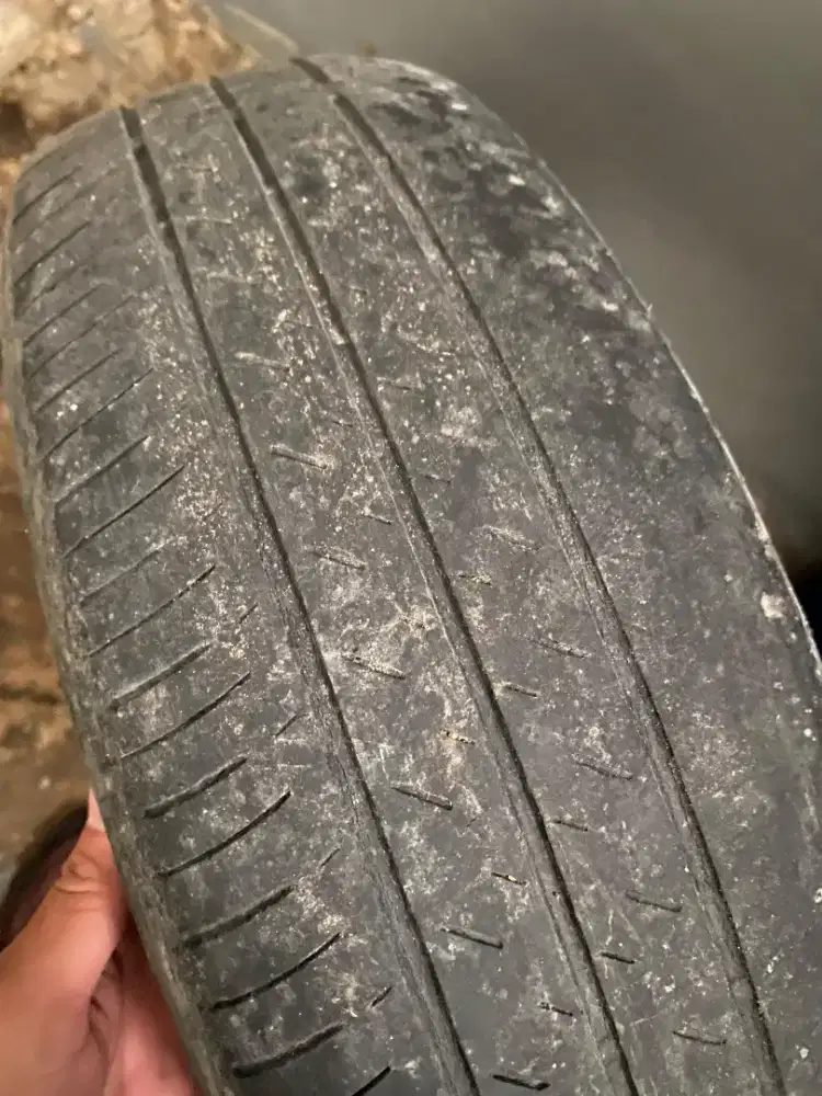 Ban bekas mobil calya