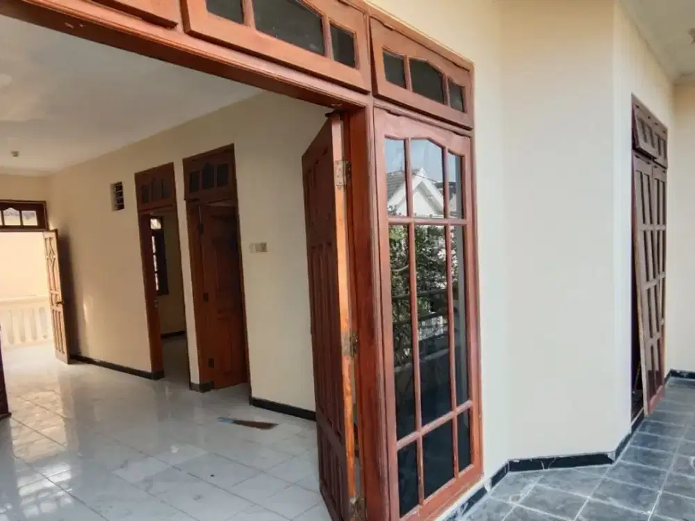 Dijual Rumah 2 Lantai di Semolowaru