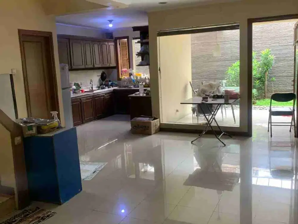 Disewakan Rumah Siap huni Furnished Istana Regency