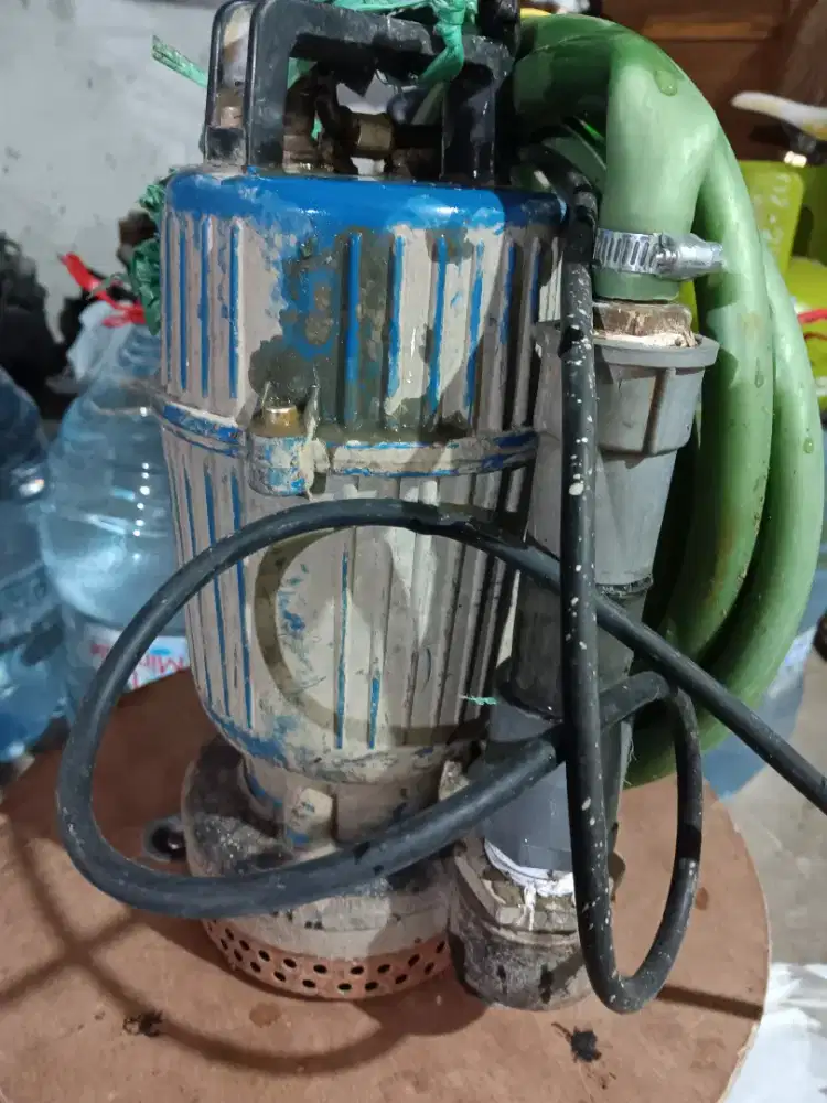 Pompa celup untuk nguras