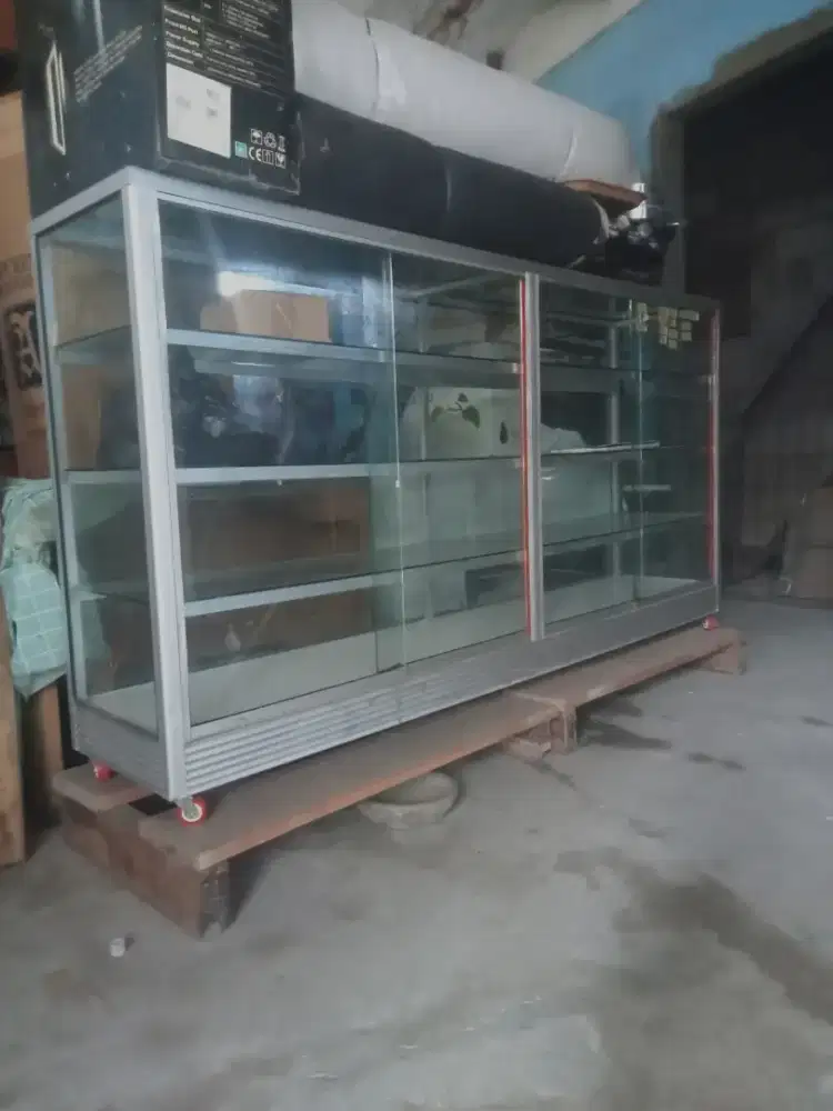 Etalase toko 3 susun