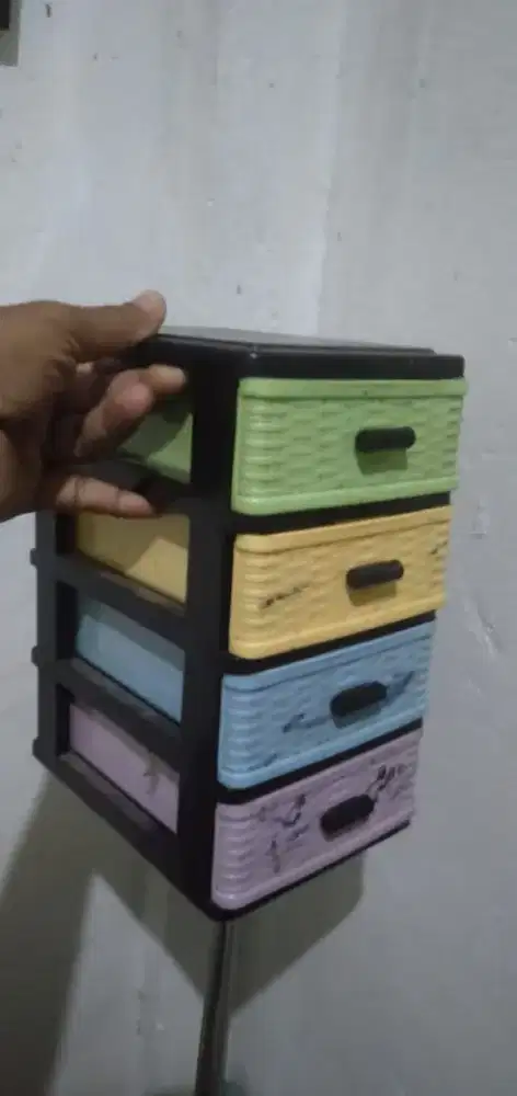 Di jual  lemari laci. Untuk simpan barang2 kosmetik dll wa dan hp