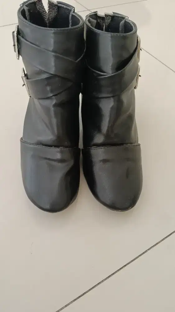 Jual sepatu boot baru pakai sekali, ukuran 37