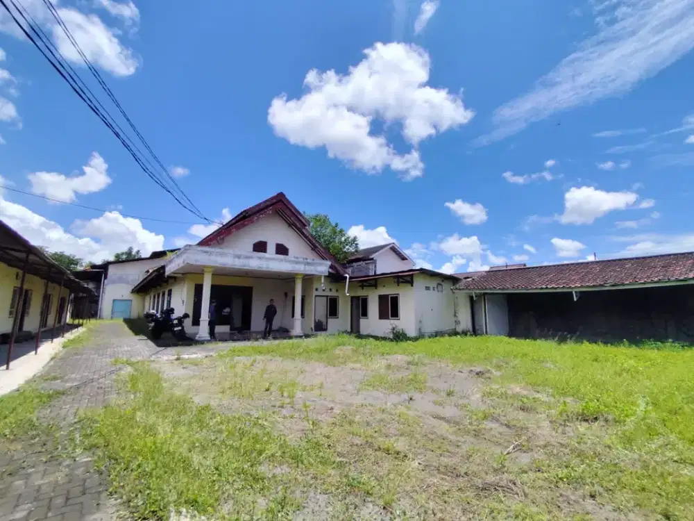 Disewakan Kompleks Kantor & Gudang Luas di Sonosewu Parkir 15 Mobil, Ngestiharjo, Kasihan, Bantul