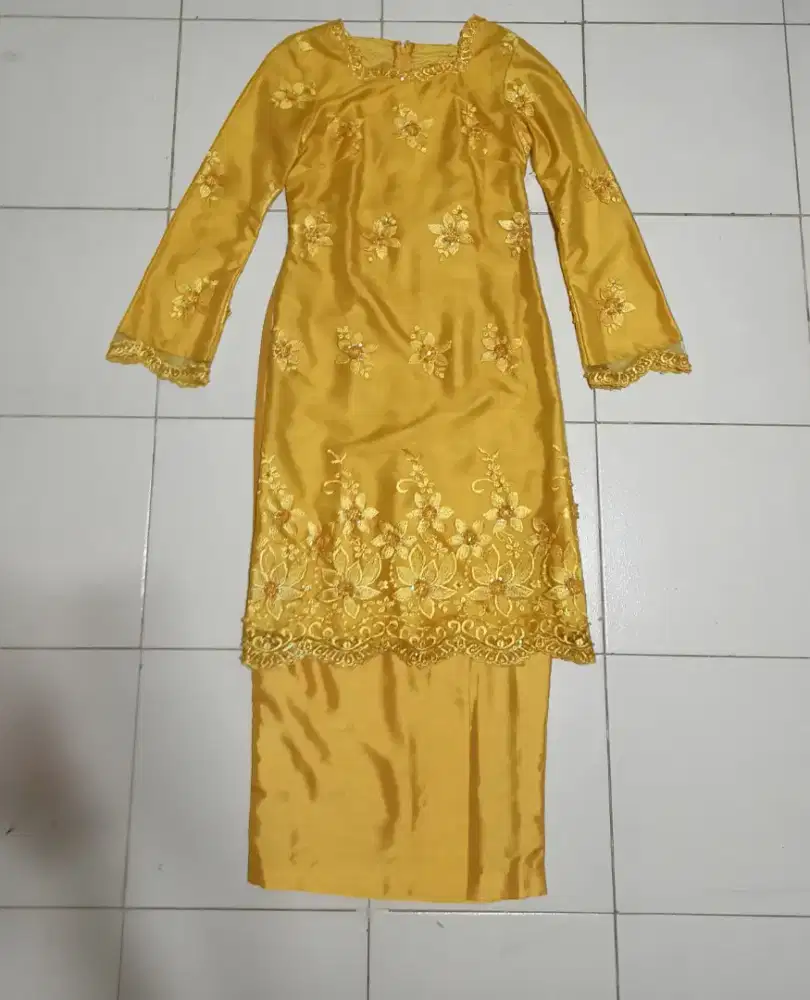 Set pakaian pesta elegan