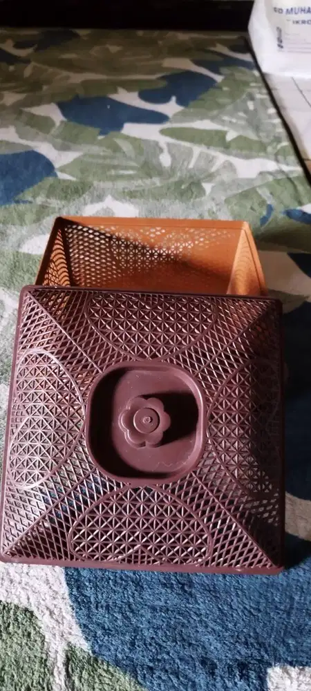 TEMPAT NASI PLASTIK SIMPEL KOTAK – COKLAT