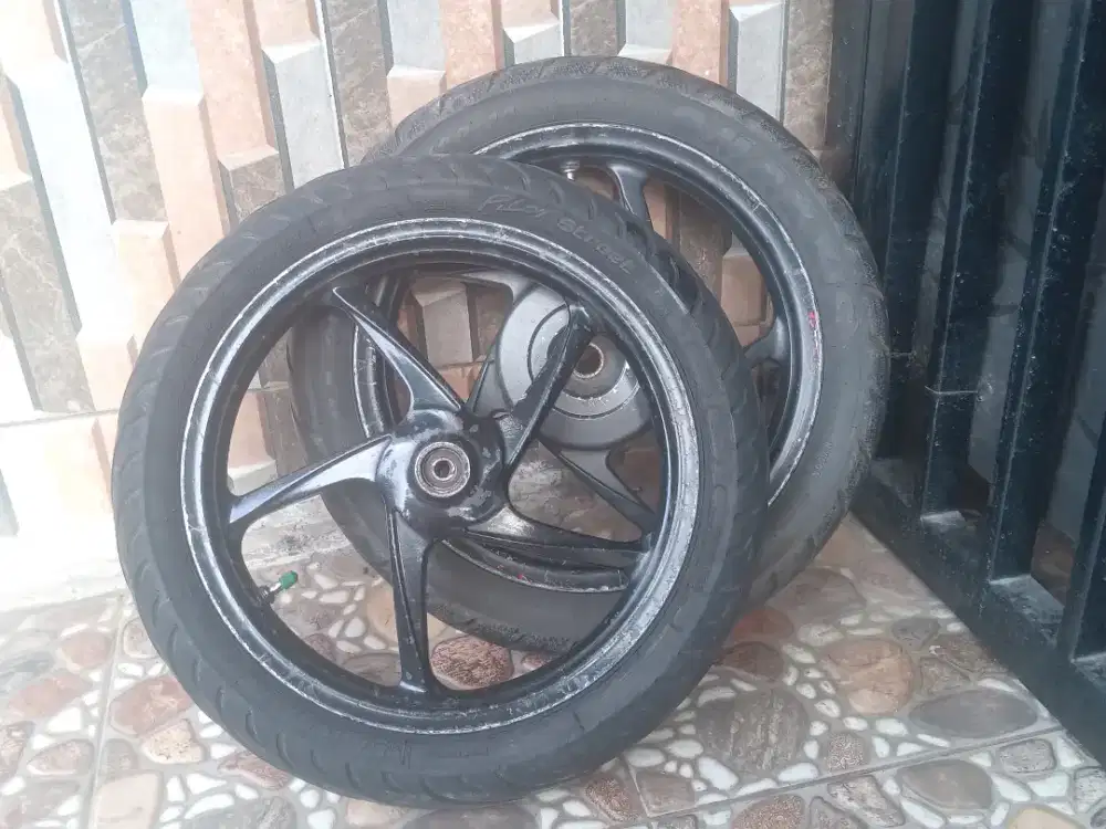 Jual veleg satu set sama ban nya