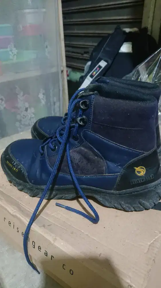 Sepatu safety reisengear second