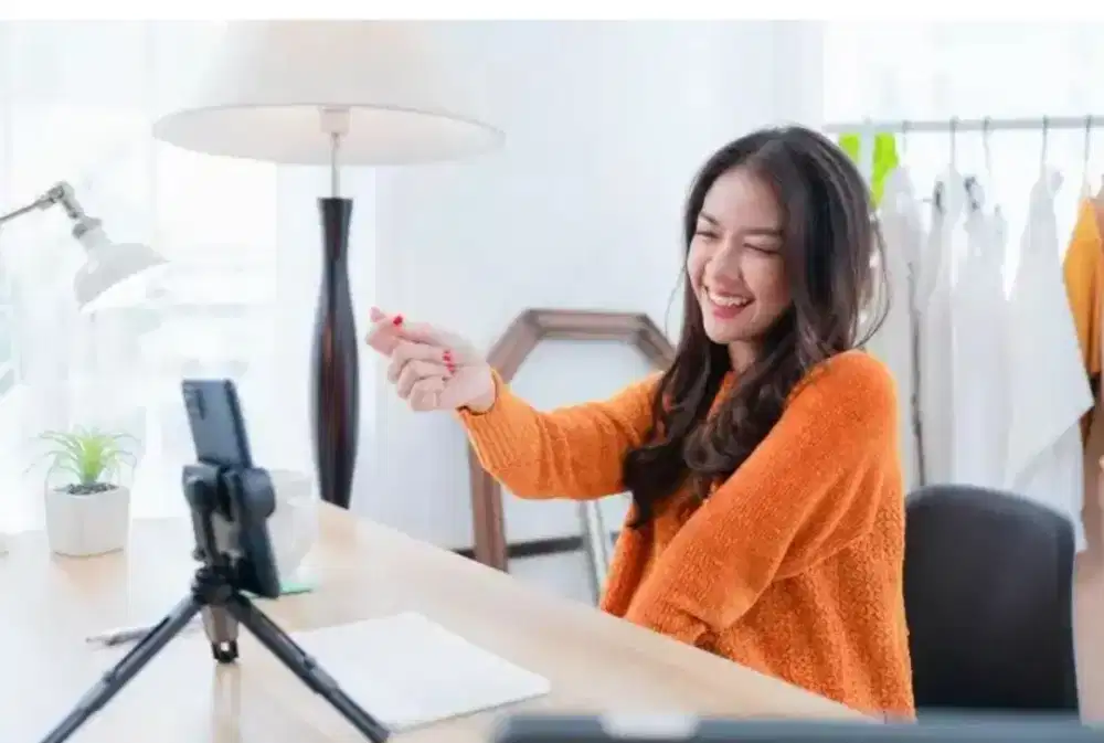 Dicari host live yang berpengalaman