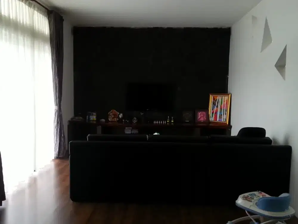 Dijual Rumah Siap Huni Full Furnished View Danau Lokasi di Kota Baru Parahyangan Bandung