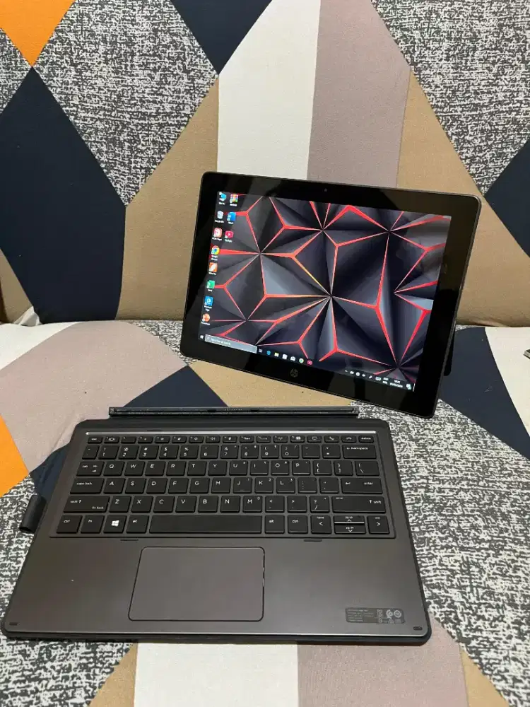 Dijual Laptop 2 in 1 Hp pro X2 Intel core i7 ( ram 8/ nvme 256 )