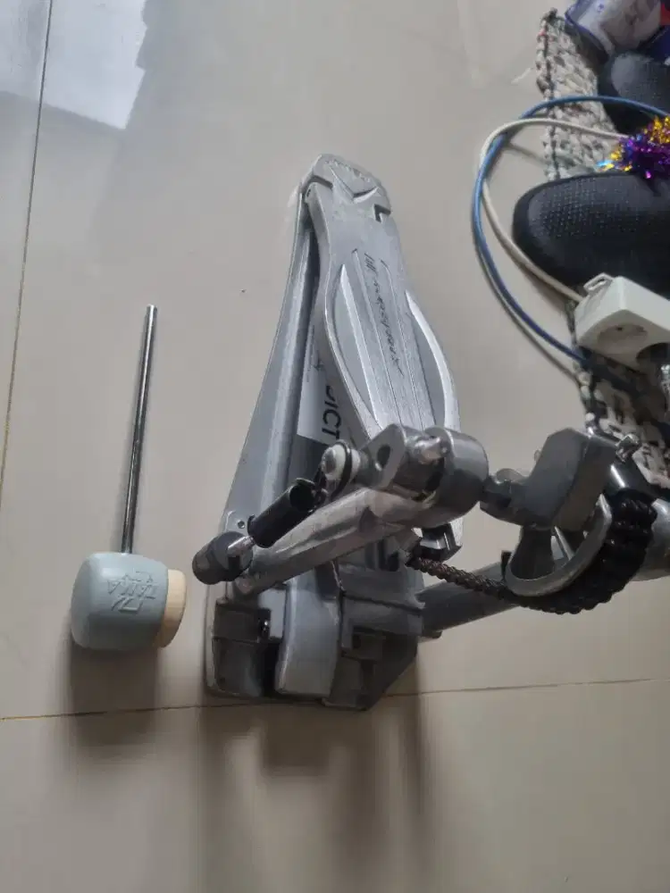 Tama speed cobra, Pedal dtx 400, stand snar