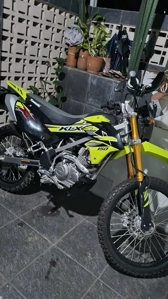 Dijual motor trail kawasaki klx 150 th 2023