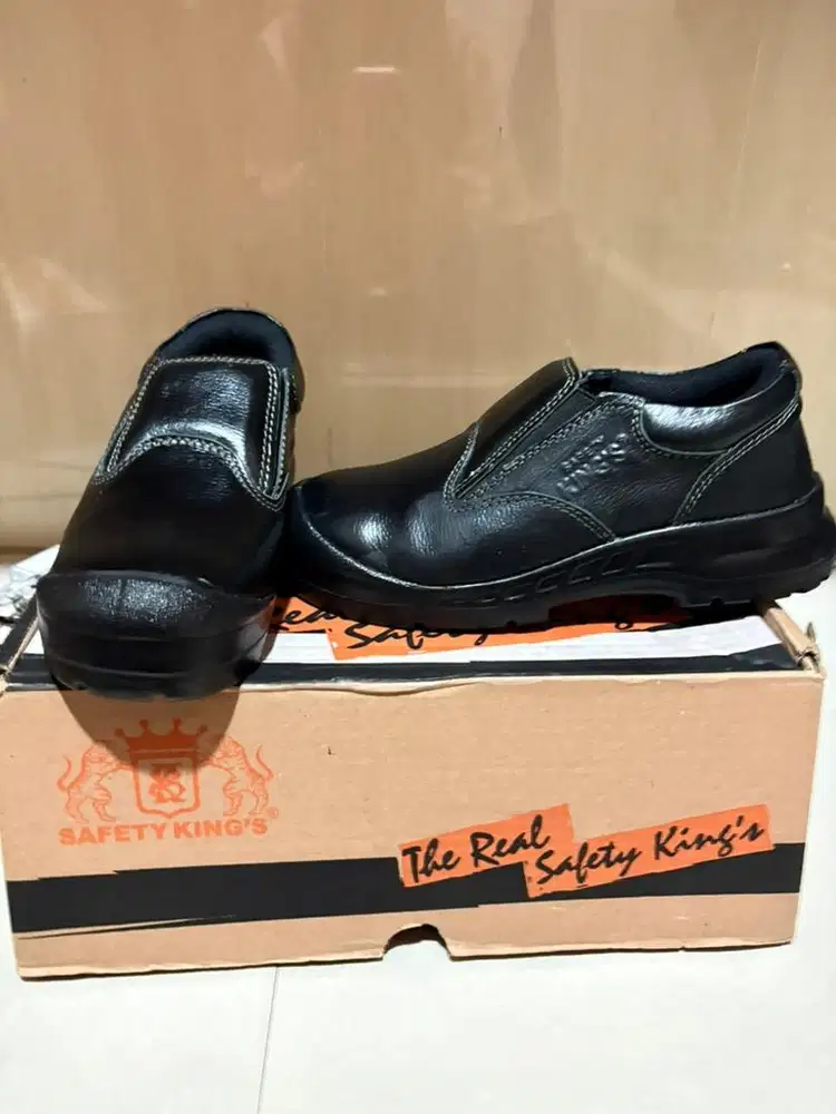 sepatu safety merk king's