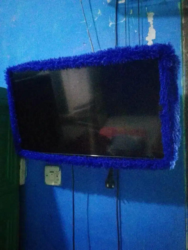 Dijual tv bekas merek sharp masih nyala